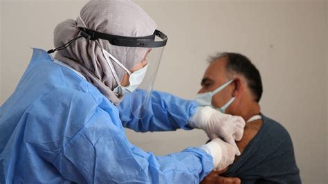 A­n­t­a­l­y­a­­d­a­ ­g­ö­n­ü­l­l­ü­ ­k­o­r­o­n­a­ ­a­ş­ı­s­ı­ ­y­a­p­ı­y­o­r­:­ ­B­a­k­a­n­ ­K­o­c­a­­n­ı­n­ ­p­a­y­l­a­ş­ı­m­ı­n­ı­ ­g­ö­r­ü­n­c­e­ ­ş­a­ş­ı­r­d­ı­m­